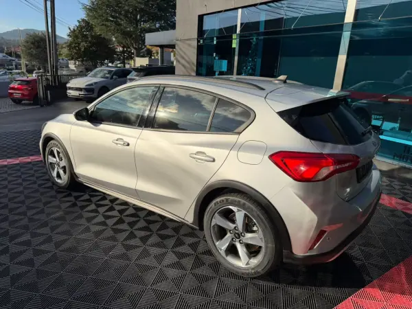 Ford Focus 2020 - 16500 EUR, 103000 km - AUTO.MOTO.pt - 103000km - foto 4 de 10