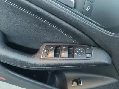 Mercedes-Benz CLA 200 2013 - 16900 EUR, 165407 km - AUTO.MOTO.pt - 165407km - foto 16 de 23