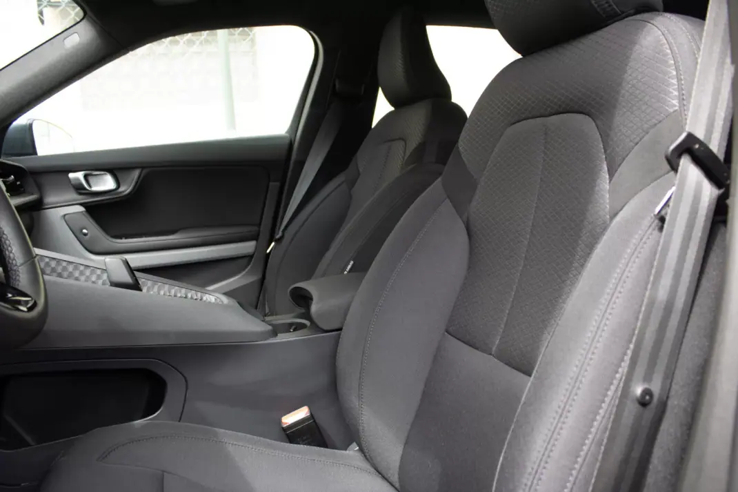 Polestar 2 2021 - 22500 EUR, 138000 km - AUTO.MOTO.pt - 138000km - foto 17 de 46