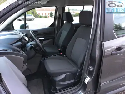 Ford Tourneo Connect 2020 - 19980 EUR, 108000 km - AUTO.MOTO.pt - 108000km - foto 17 de 31