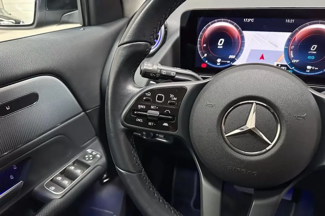 Mercedes-Benz GLA 250 2022 - 32450 EUR, 49303 km - AUTO.MOTO.pt - 49303km - foto 48 de 55