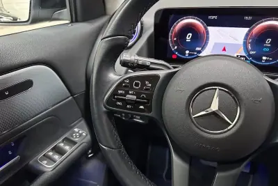 Mercedes-Benz GLA 250 2022 - 32450 EUR, 49303 km - AUTO.MOTO.pt - 49303km - foto 48 de 55