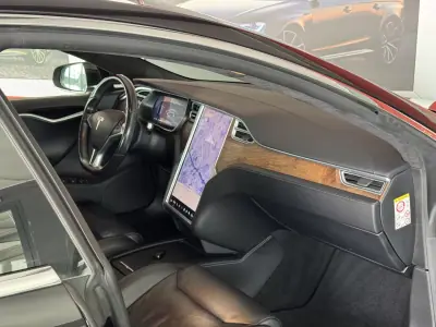 Tesla Model S 2017 - 25990 EUR, 151612 km - AUTO.MOTO.pt - 151612km - foto 16 de 23