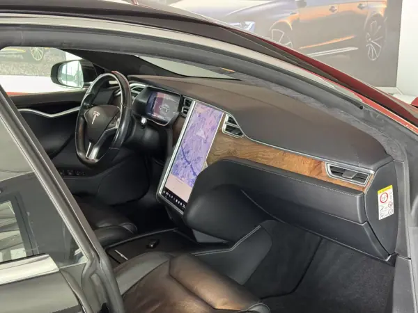 Tesla Model S 2017 - 25990 EUR, 151612 km - AUTO.MOTO.pt - 151612km - foto 16 de 23