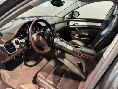 Porsche Panamera 2011 - 36900 EUR, 197360 km - AUTO.MOTO.pt - 197360km - foto 35 de 60