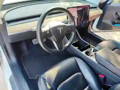 Tesla Model 3 2020 - 22900 EUR, 111000 km - AUTO.MOTO.pt - 111000km - foto 7 de 14