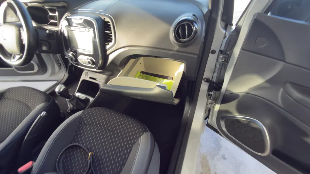 Renault Captur 2019 - 13249 EUR, 125000 km - AUTO.MOTO.pt - 125000km - foto 16 de 16