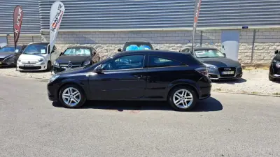 Opel Astra GTC 2007 - 4980 EUR, 201150 km - AUTO.MOTO.pt - 201150km - foto 23 de 36