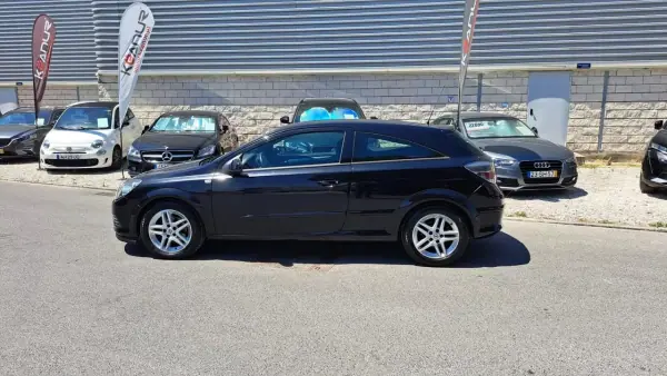 Opel Astra GTC 2007 - 4980 EUR, 201150 km - AUTO.MOTO.pt - 201150km - foto 23 de 36