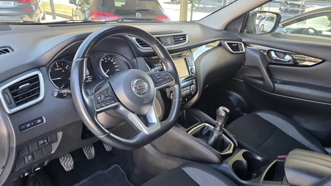 Nissan Qashqai 2019 - 18990 EUR, 110000 km - AUTO.MOTO.pt - 110000km - foto 16 de 31