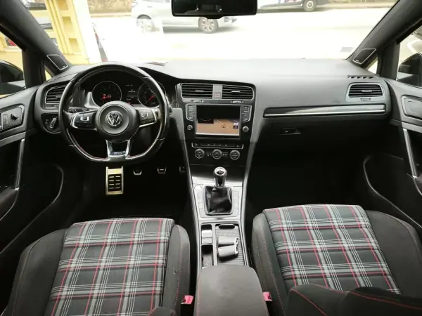 Volkswagen Golf 2014 - 19900 EUR, 160000 km - AUTO.MOTO.pt - 160000km - foto 26 de 34