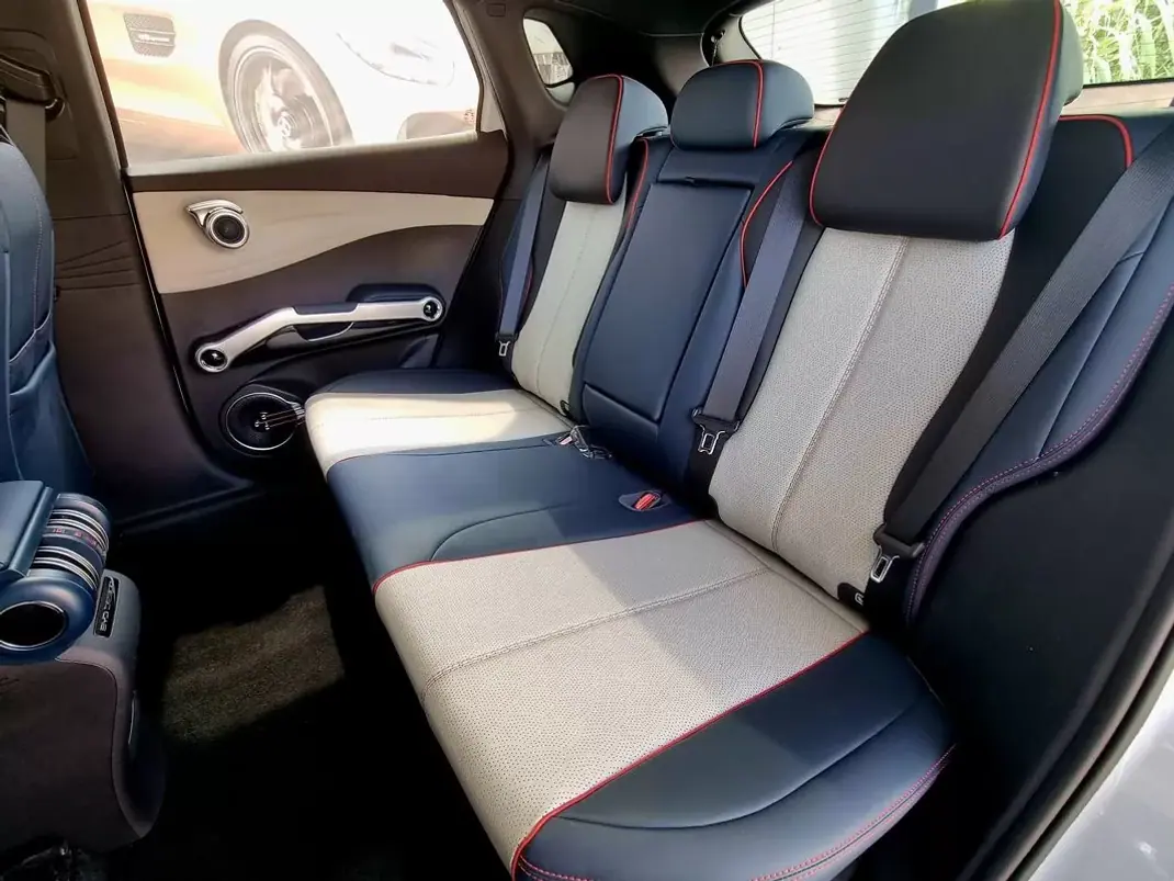 BYD Atto 3 2023 - 26500 EUR, 31000 km - AUTO.MOTO.pt - 31000km - foto 10 de 15