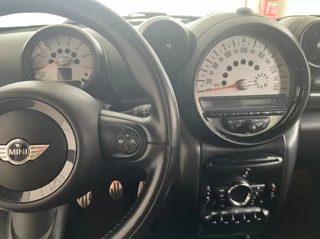 MINI Paceman 2013 - 12950 EUR, 196320 km - AUTO.MOTO.pt - 196320km - foto 6 de 9