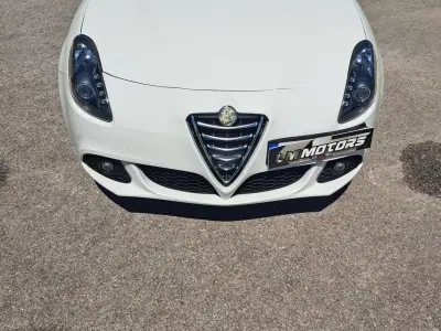 Alfa Romeo Giulietta 2012 - 8900 EUR, 195000 km - AUTO.MOTO.pt - 195000km - foto 3 de 40