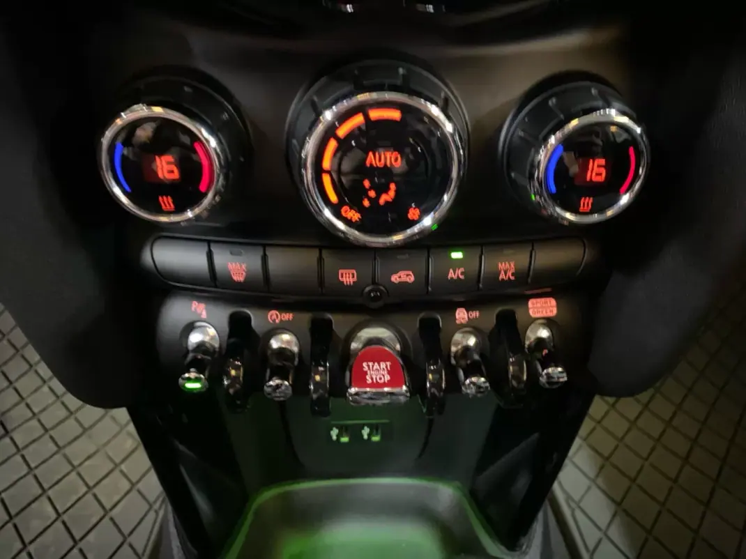 MINI 2019 - 20950 EUR, 82000 km - AUTO.MOTO.pt - 82000km - foto 15 de 20