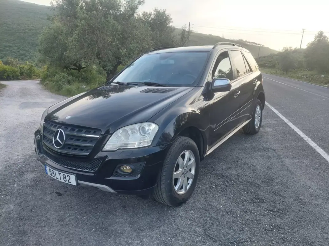 Mercedes-Benz ML 350 2010 - 15900 EUR, 220100 km - AUTO.MOTO.pt - 220100km - foto 1 de 18