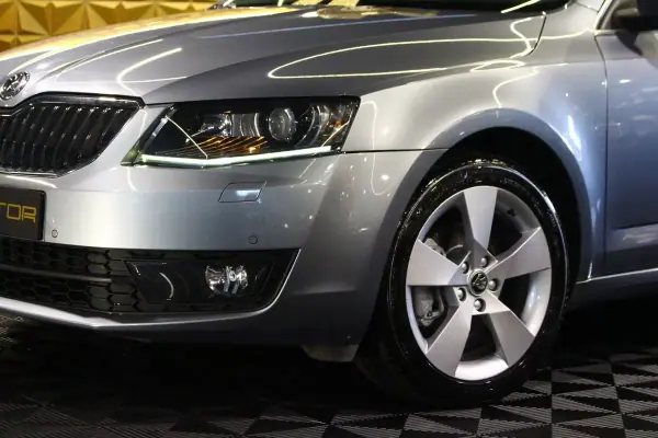 Skoda Octavia 2013 - 12740 EUR, 137350 km - AUTO.MOTO.pt - 137350km - foto 12 de 26