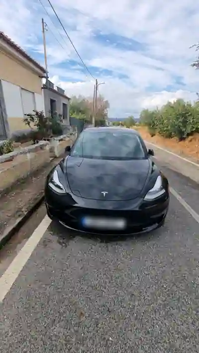 Tesla Model 3 2019 - 22600 EUR, 214980 km - 214980km - foto 1 de 14