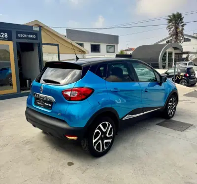 Renault Captur 2015 - 14900 EUR, 164000 km - AUTO.MOTO.pt - 164000km - foto 14 de 17