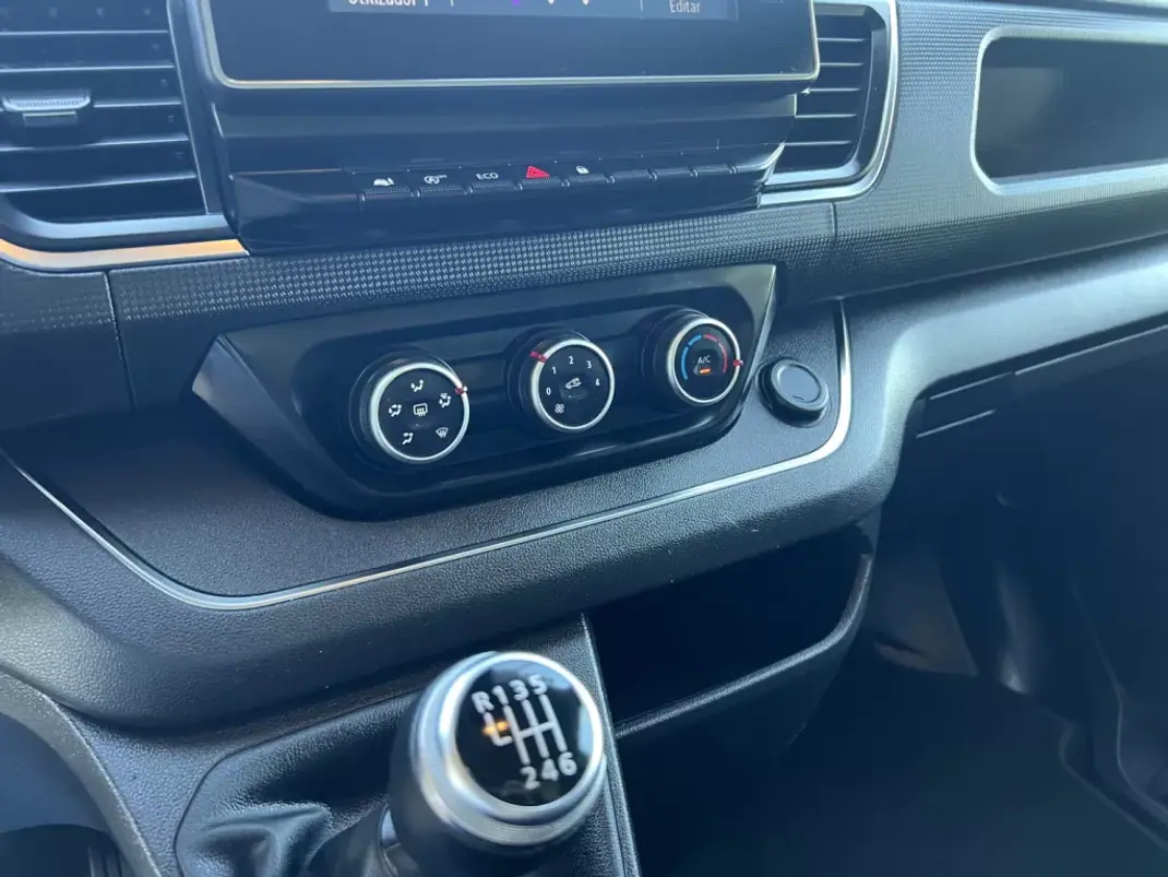 Renault TRAFIC 2.0 BlueDci L2H1 Longa Grand Confort 130 cv GPS 2022 - 21350 EUR, 46000 km - AUTO.MOTO.pt - 46000km - foto 20 de 34