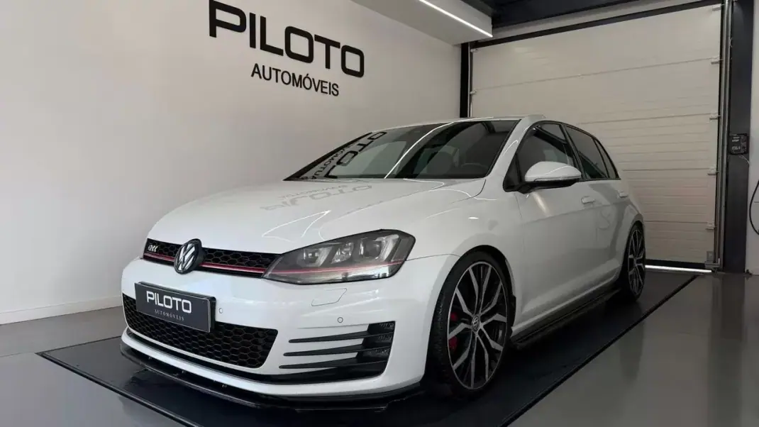 Volkswagen Golf 2013 - 20990 EUR, 163534 km - AUTO.MOTO.pt - 163534km - foto 1 de 22