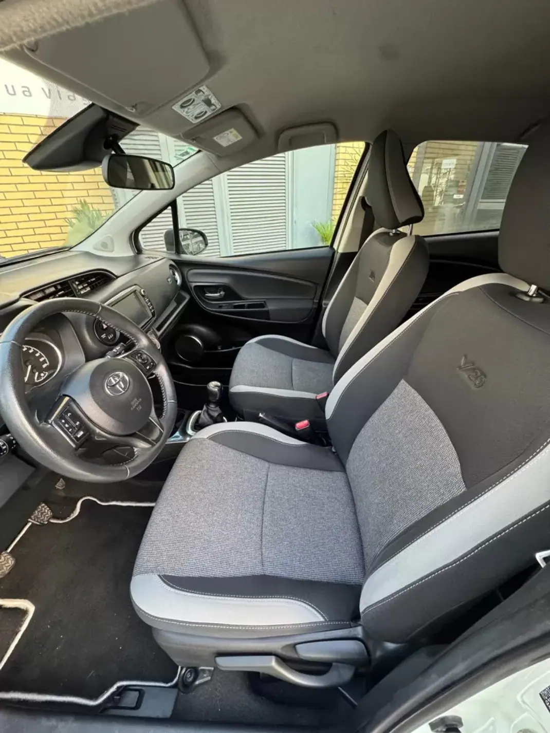 Toyota Yaris 2019 - 13490 EUR, 122240 km - AUTO.MOTO.pt - 122240km - foto 12 de 14