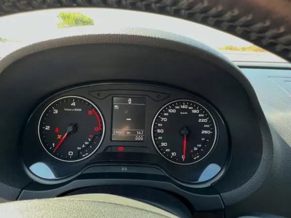 Audi A3 2014 - 11950 EUR, 213000 km - 213000km - foto 8 de 13