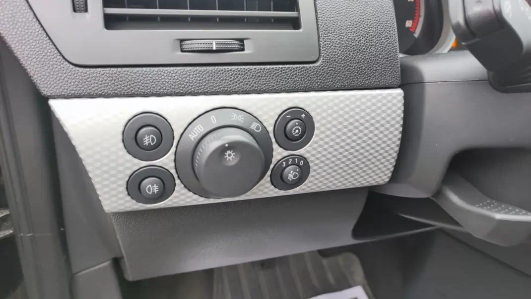 Opel 2010 - 5580 EUR, 219987 km - AUTO.MOTO.pt - 219987km - foto 7 de 20