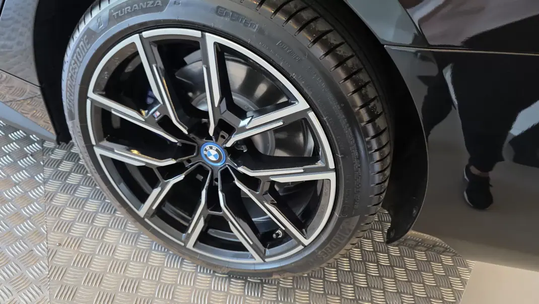 BMW i4 2022 - 38900 EUR, 61219 km - AUTO.MOTO.pt - 61219km - foto 31 de 58