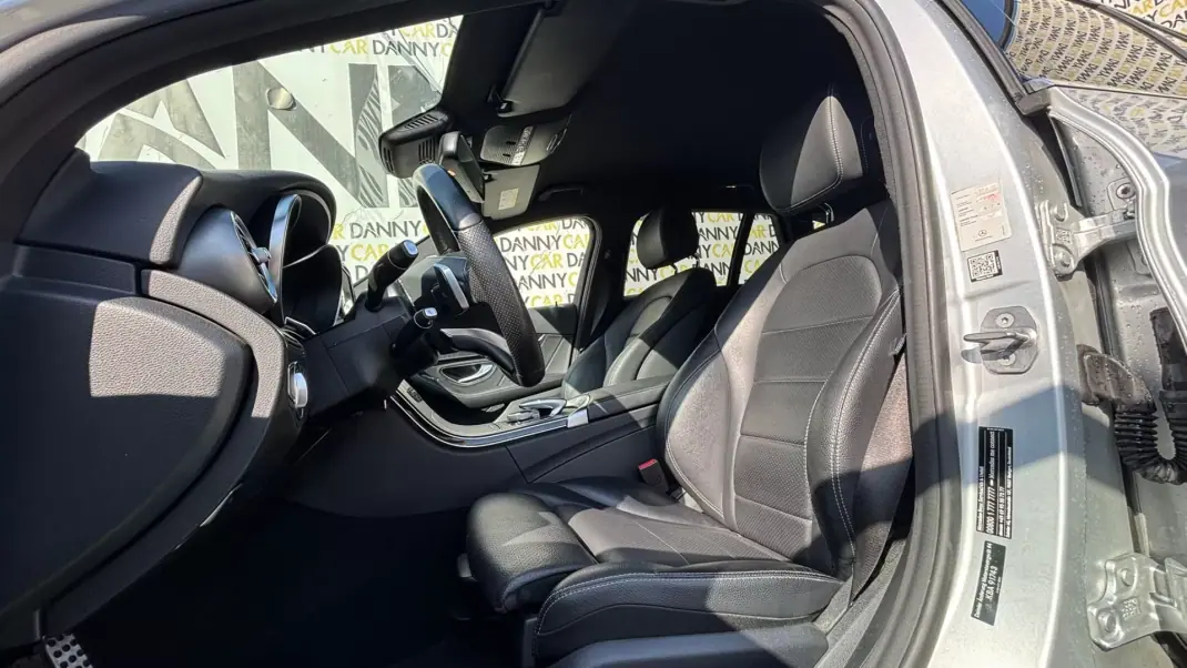 Mercedes-Benz C 250 2017 - 22490 EUR, 197000 km - AUTO.MOTO.pt - 197000km - foto 10 de 15