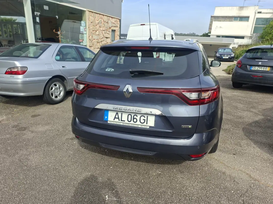 Renault Mégane Sport Tourer 2017 - 11530 EUR, 167840 km - AUTO.MOTO.pt - 167840km - foto 31 de 31