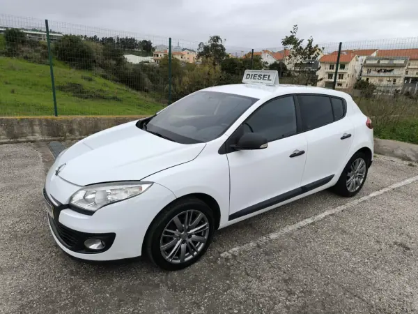 Renault Mégane 1.5 DCI III Hatchback 2013 - 3999 EUR, 317737 km - AUTO.MOTO.pt - 317737km - foto 11 de 50
