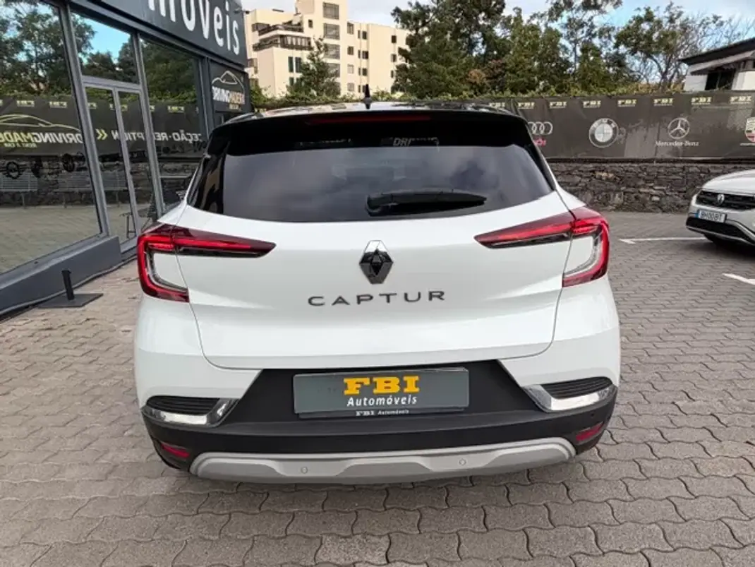 Renault Captur 2022 - 16900 EUR, 84100 km - AUTO.MOTO.pt - 84100km - foto 9 de 12