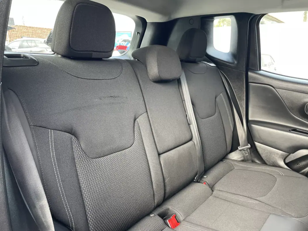 Jeep Renegade 2019 - 15500 EUR, 106977 km - AUTO.MOTO.pt - 106977km - foto 14 de 39