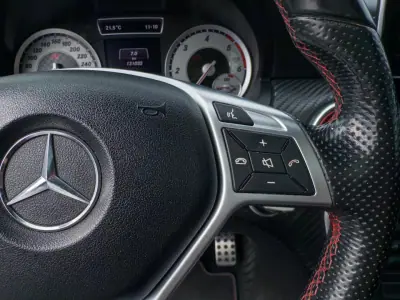 Mercedes-Benz A 180 2015 - 16990 EUR, 131000 km - AUTO.MOTO.pt - 131000km - foto 24 de 35