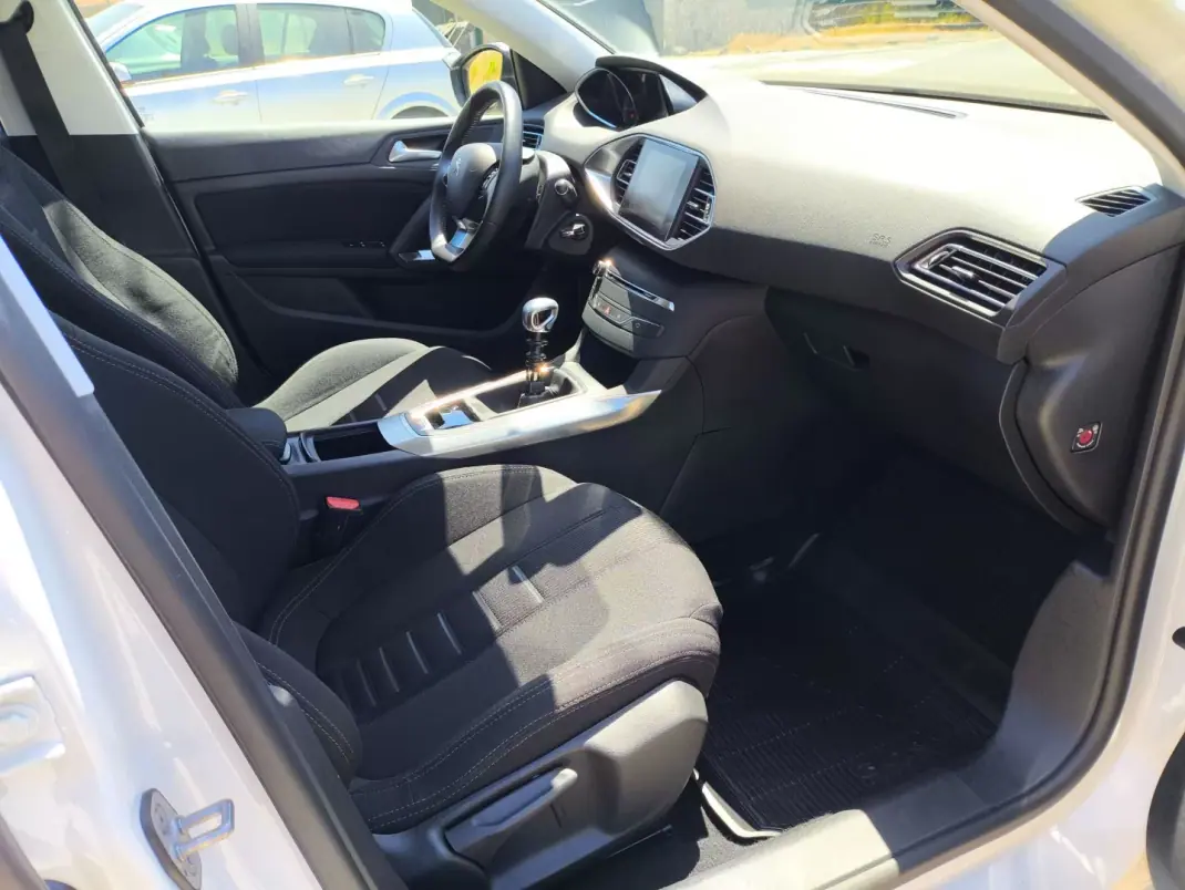 Peugeot 308 2016 - 9165 EUR, 160500 km - 160500km - foto 10 de 12