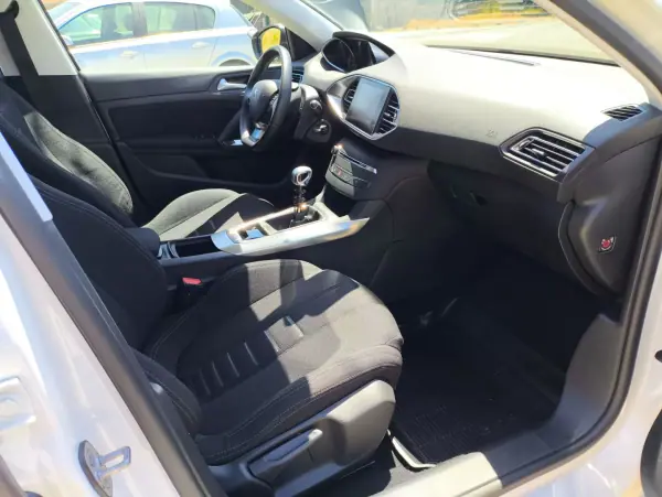 Peugeot 308 2016 - 9165 EUR, 160500 km - 160500km - foto 10 de 12