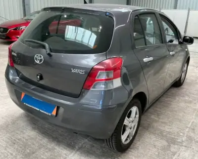 Toyota Yaris 2011 - 6900 EUR, 88235 km - AUTO.MOTO.pt - 88235km - foto 2 de 4
