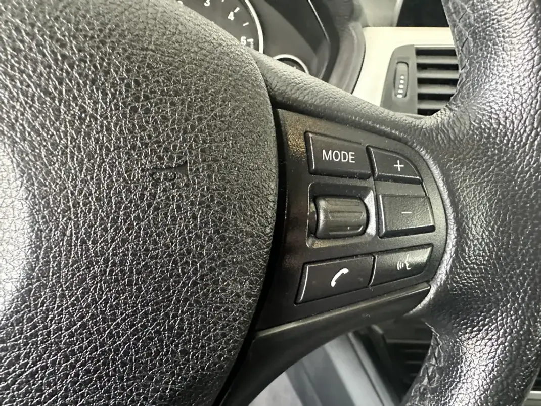 BMW 318 2016 - 17890 EUR, 141000 km - 141000km - foto 16 de 30