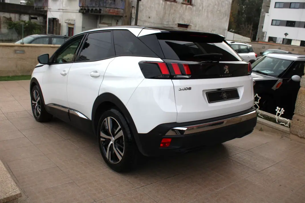 Peugeot 3008 2018 - 16990 EUR, 138000 km - AUTO.MOTO.pt - 138000km - foto 7 de 26