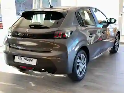 Peugeot 208 2021 - 9750 EUR, 97000 km - foto 4 de 15