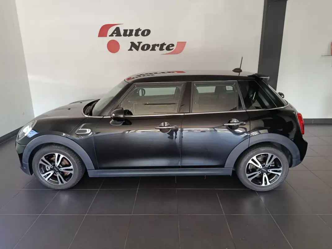 MINI Cooper 2019 - 16200 EUR, 80000 km - 80000km - foto 11 de 52