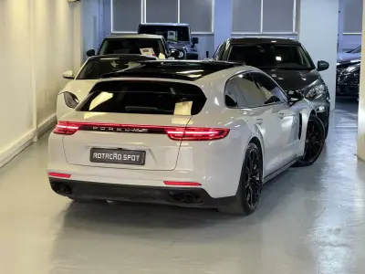 Porsche Panamera Sport Turismo 2020 - 74990 EUR, 120000 km - AUTO.MOTO.pt - 120000km - foto 18 de 56
