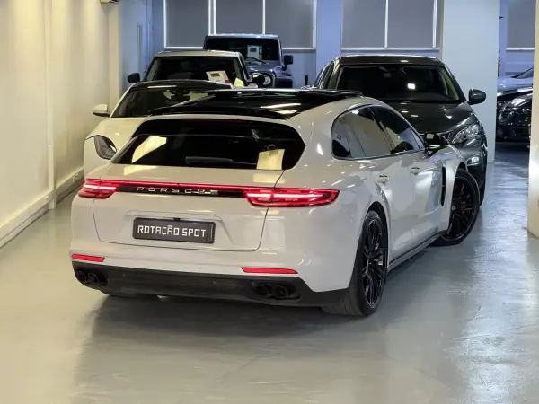 Porsche Panamera Sport Turismo 2020 - 74990 EUR, 120000 km - AUTO.MOTO.pt - 120000km - foto 18 de 56