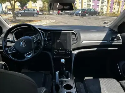 Renault Mégane 2019 - 14250 EUR, 135000 km - AUTO.MOTO.pt - 135000km - foto 18 de 39