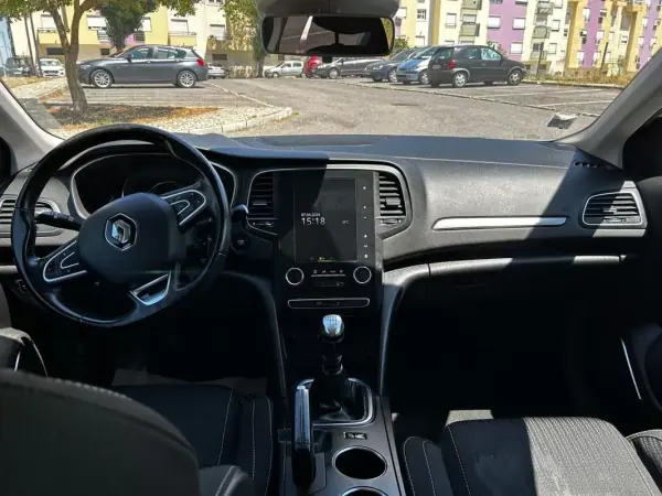 Renault Mégane 2019 - 14250 EUR, 135000 km - AUTO.MOTO.pt - 135000km - foto 18 de 39