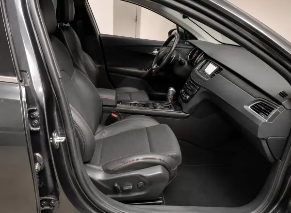 Peugeot 508 2017 - 12900 EUR, 187922 km - AUTO.MOTO.pt - 187922km - foto 9 de 11