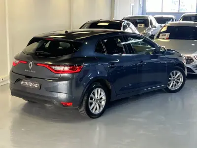 Renault Mégane 2016 - 12990 EUR, 130000 km - AUTO.MOTO.pt - 130000km - foto 27 de 37