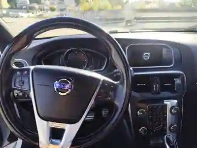 Volvo V40 2016 - 12500 EUR, 207000 km - foto 5 de 15