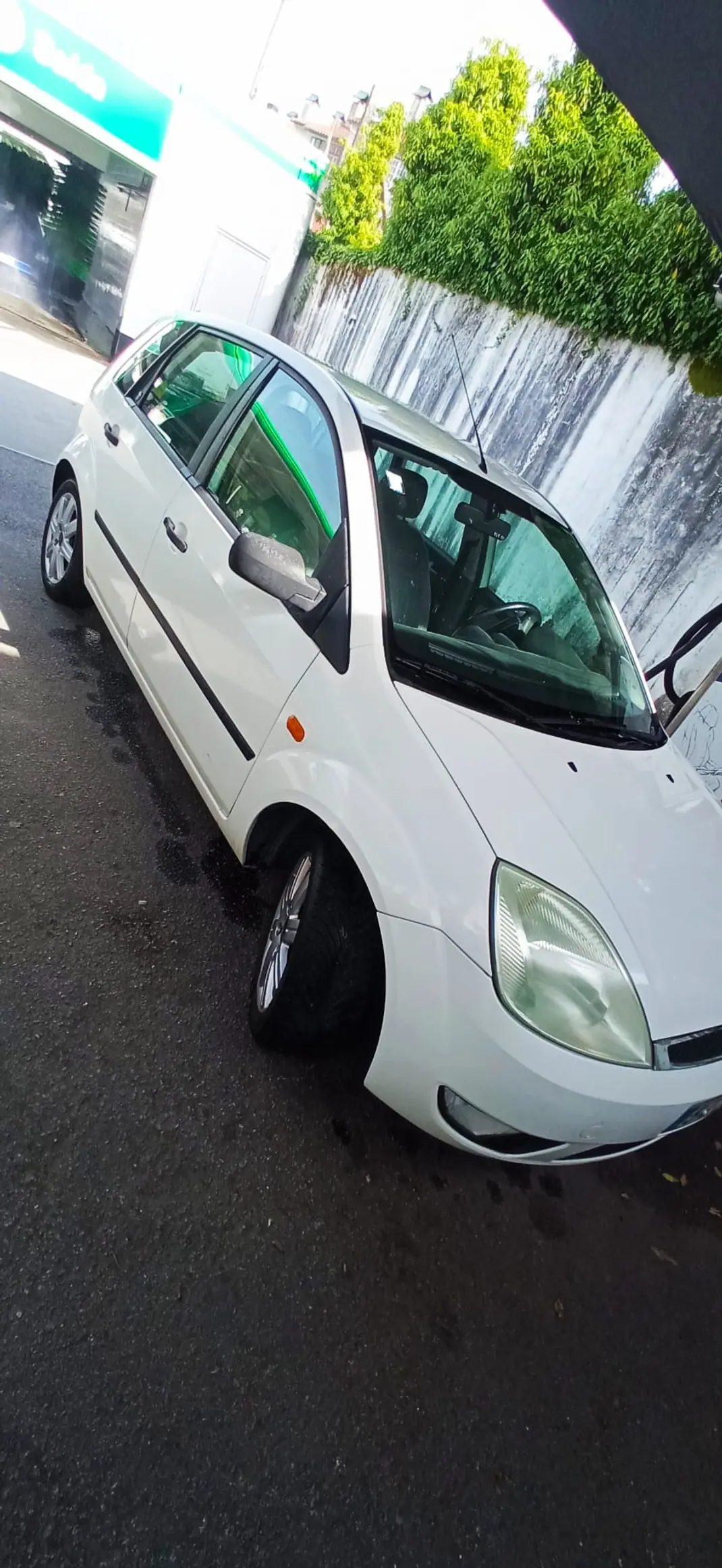 Ford Fiesta 2002 - 2000 EUR, 200 km - AUTO.MOTO.pt - 200km - foto 1 de 9